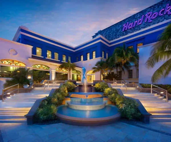 hard_rock_hotel_riviera_maya_stair-to-heaven-at-dusk-1